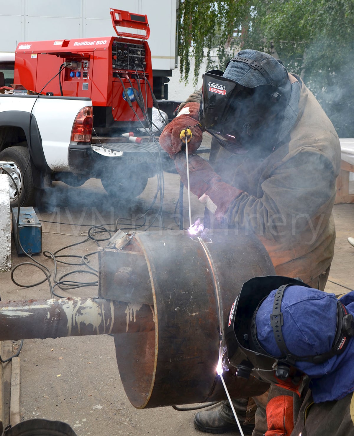 Two Welding outputs with Power Generator